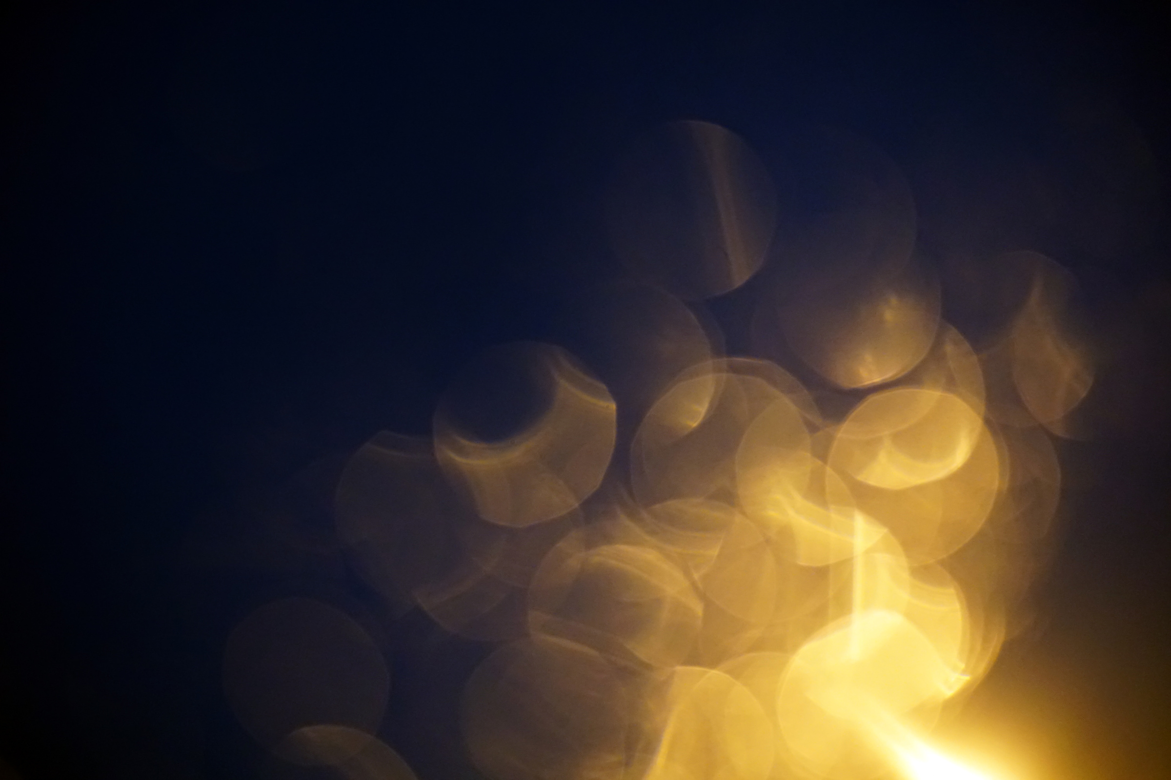 yellow light bokeh dark background